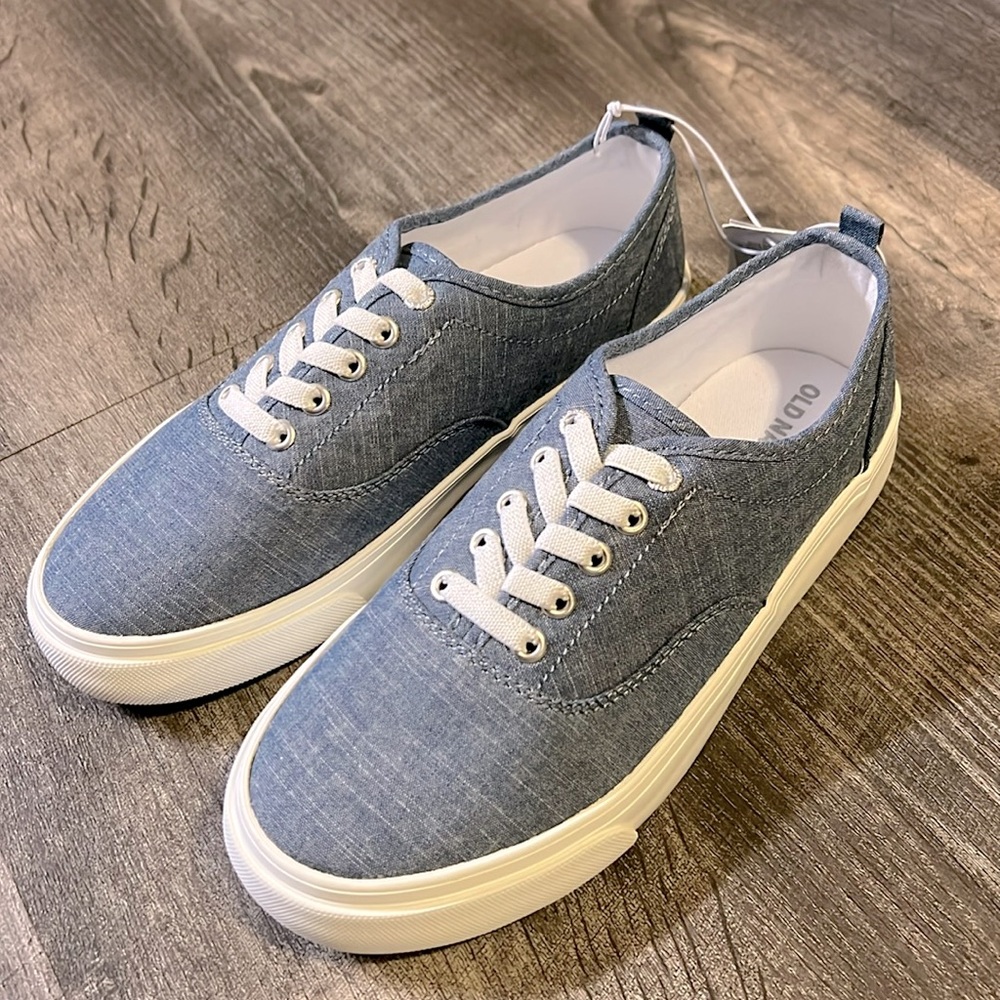 NEW Boys Old Navy sneakers size 3 Chambray